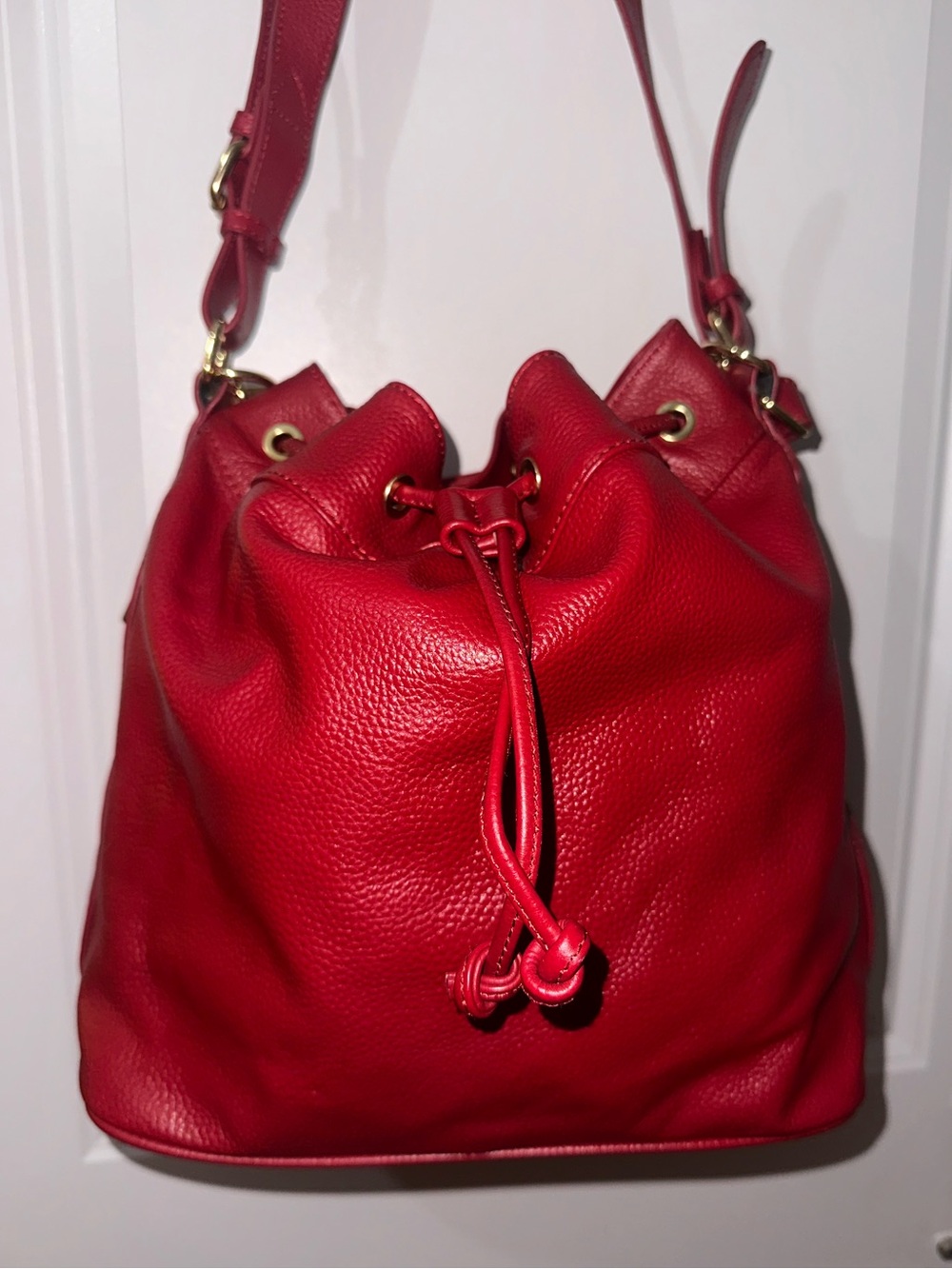 GORGEOUS Ora Delphine Claire Bucket Bag in Vibrant Red!